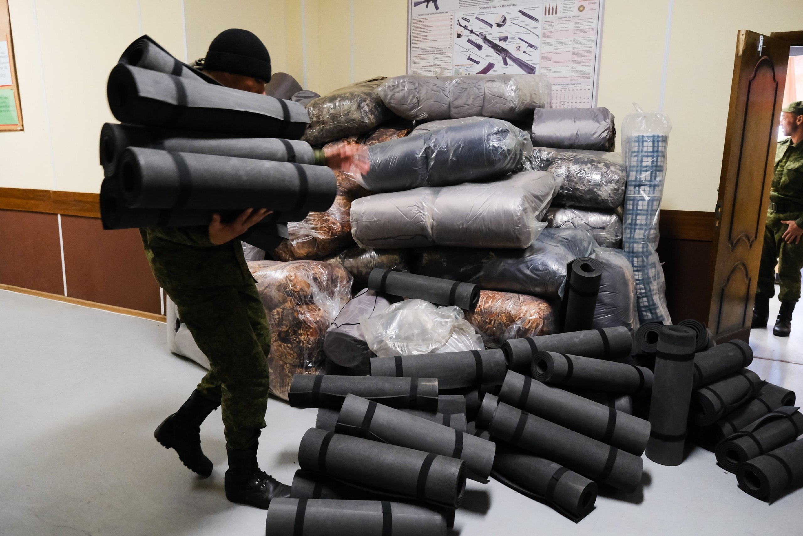 В волгоградские воинские части доставили гуманитарную помощь для мобилизованных астраханцев  