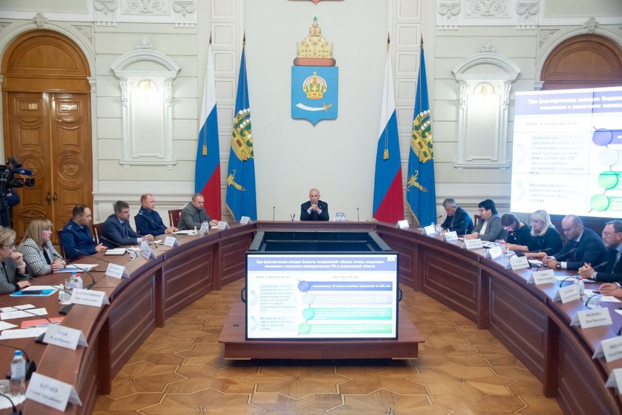 В Астраханской области реализуют 48 региональных программ в рамках 11 нацпроектов 