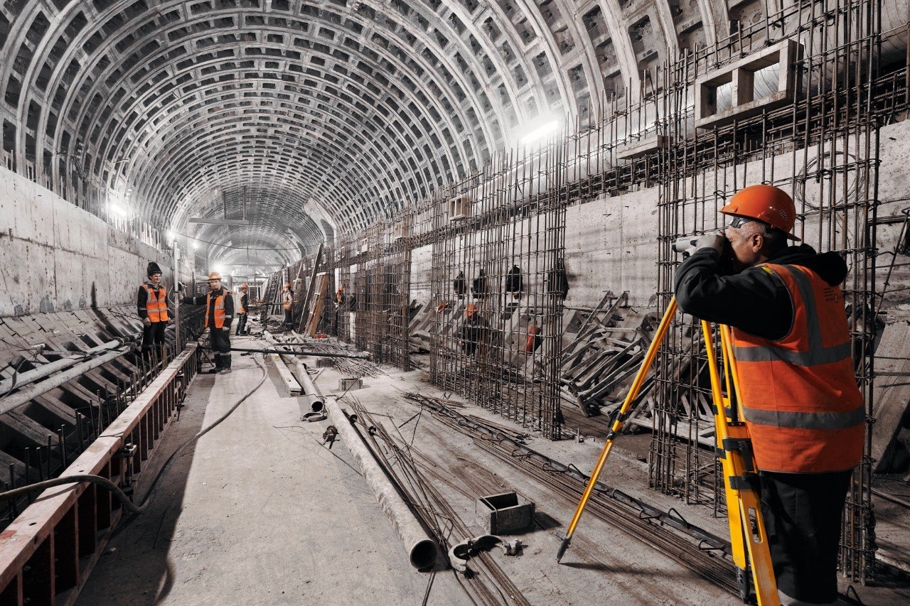 Станцию метро  «Горный институт» достроят к январю 2024 года
