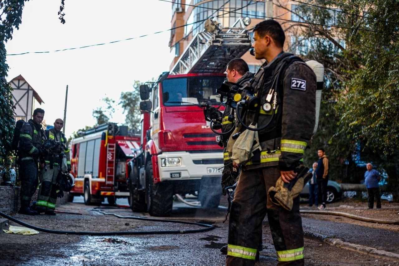 В Астрахани при пожаре на Савушкина спасли 11 человек 