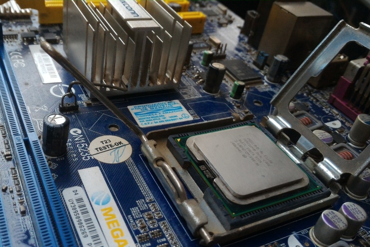 Компания Intel вынуждена сокращать ассортимент продукции, чтобы снизить расходы