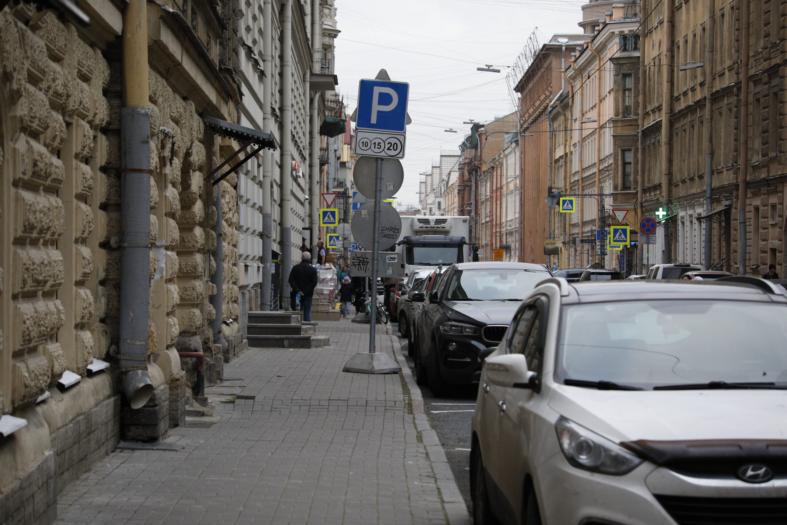 Как платные парковки изменят дорожную ситуацию в Петербурге