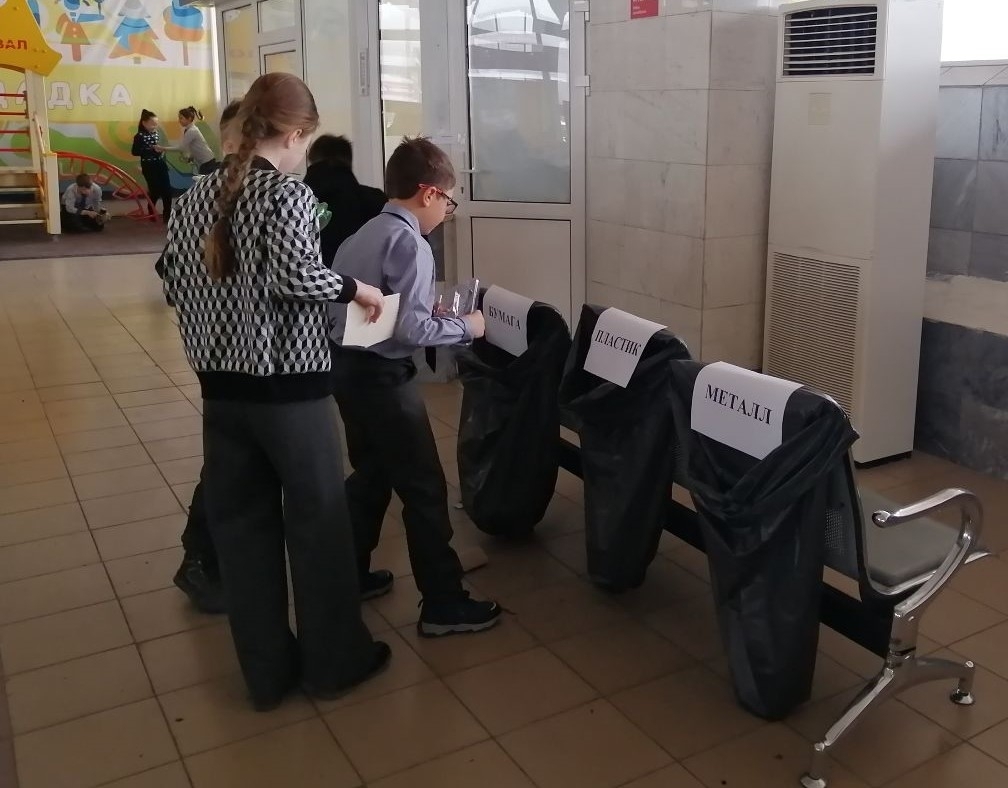ПривЖД провели экологическую акцию на ЖД-вокзале в Астрахани 