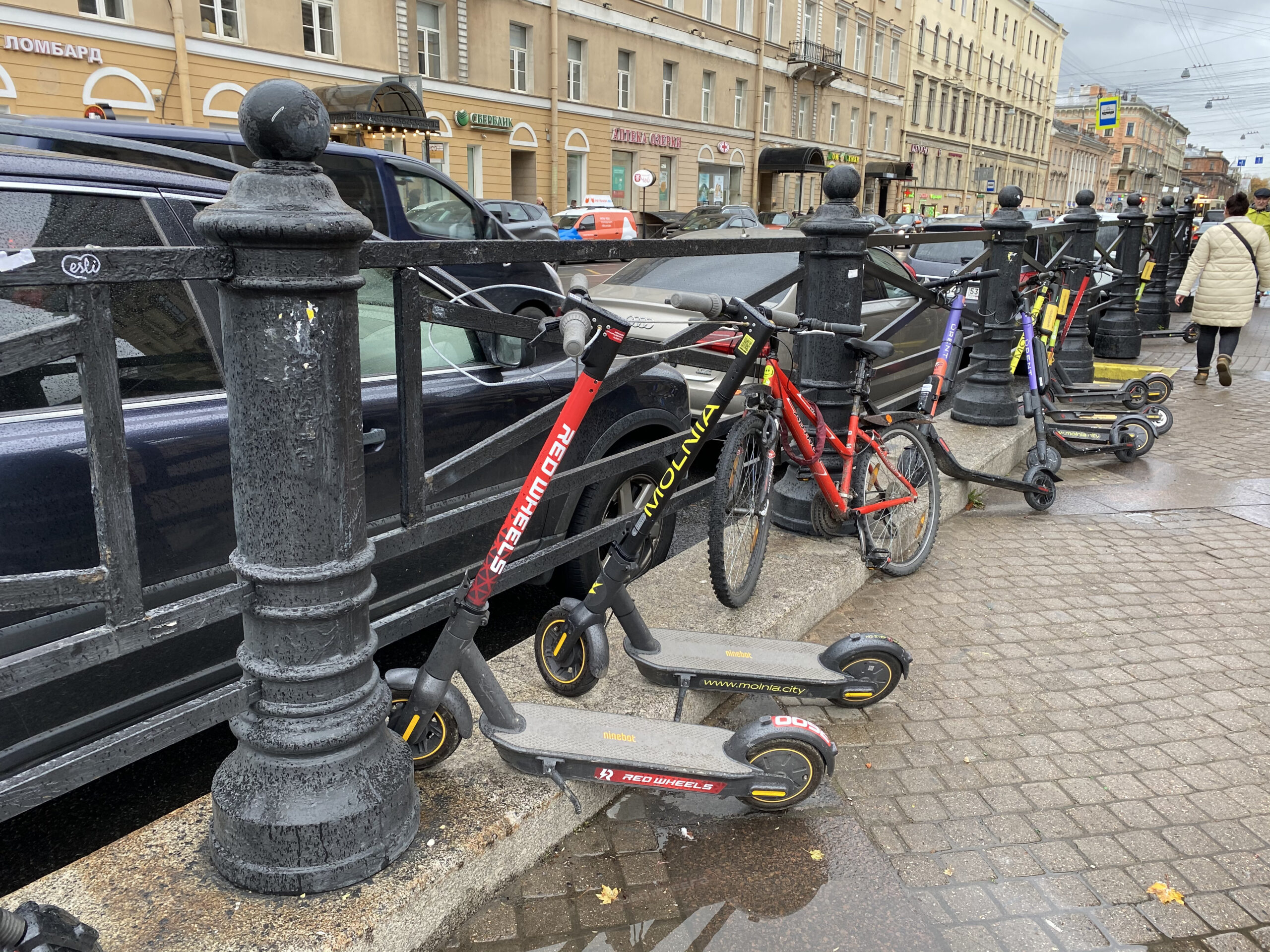 Число поездок на электросамокатах в Петербурге в 2022 году выросло в 2,5 раза