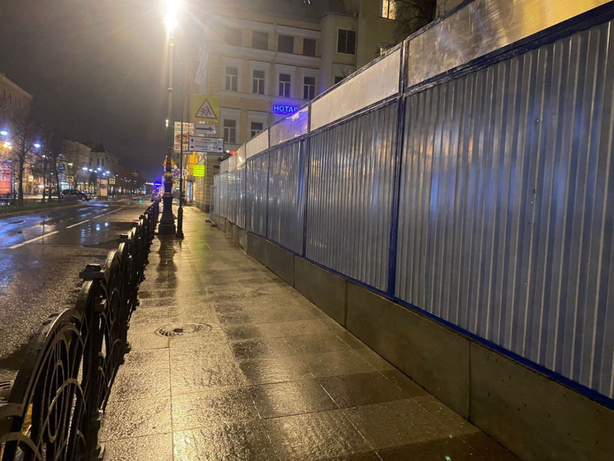 Метрострой для удобства жителей отодвинул ограждения вокруг станции «Чернышевская»