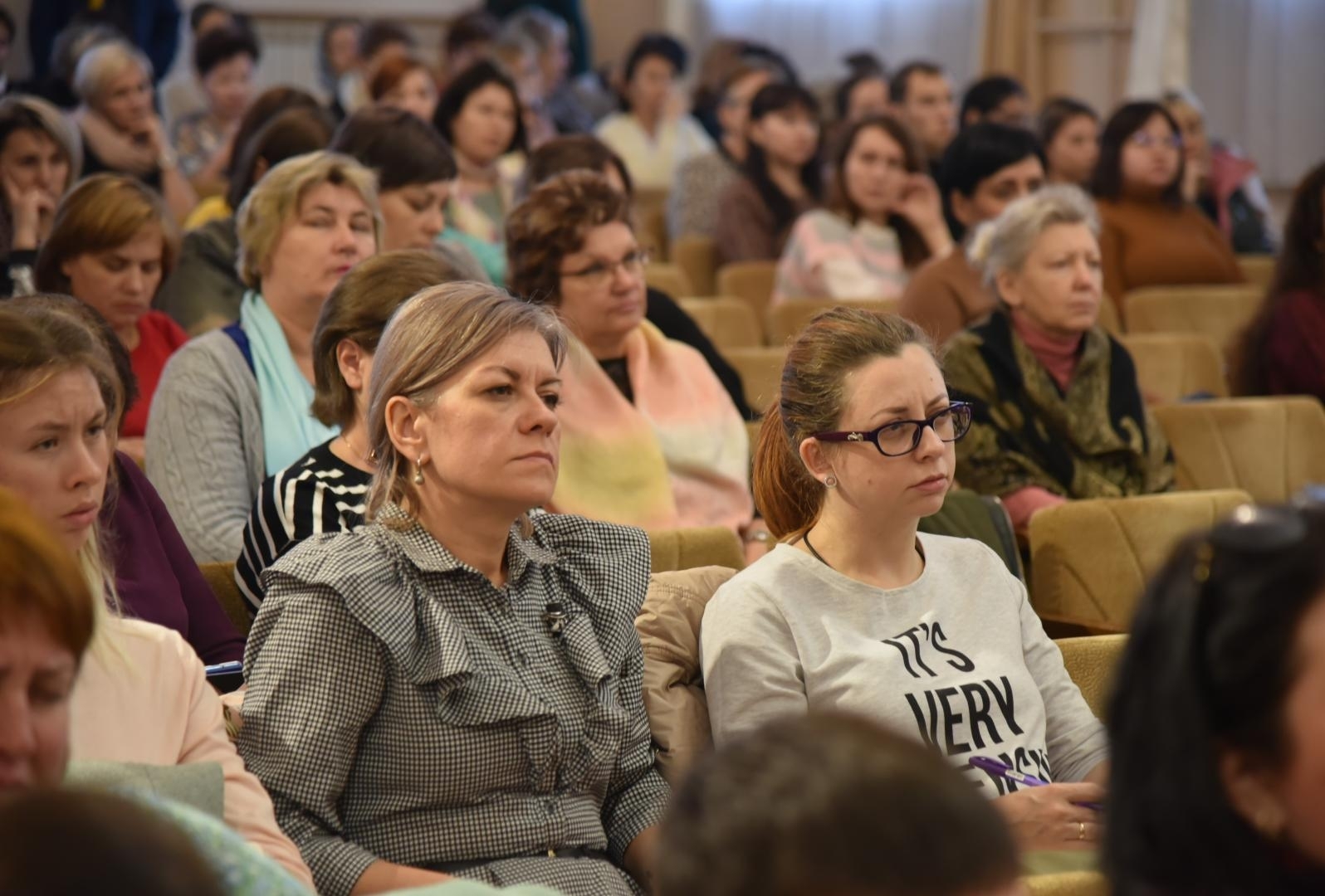 В Астрахани состоялась конференция по вопросам воспитания детей 