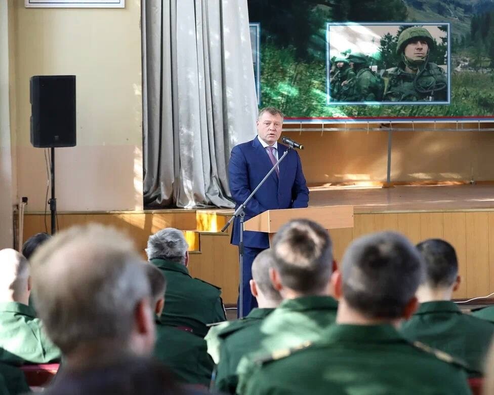 В Знаменск для прохождения срочной службы отправили 20 астраханцев 