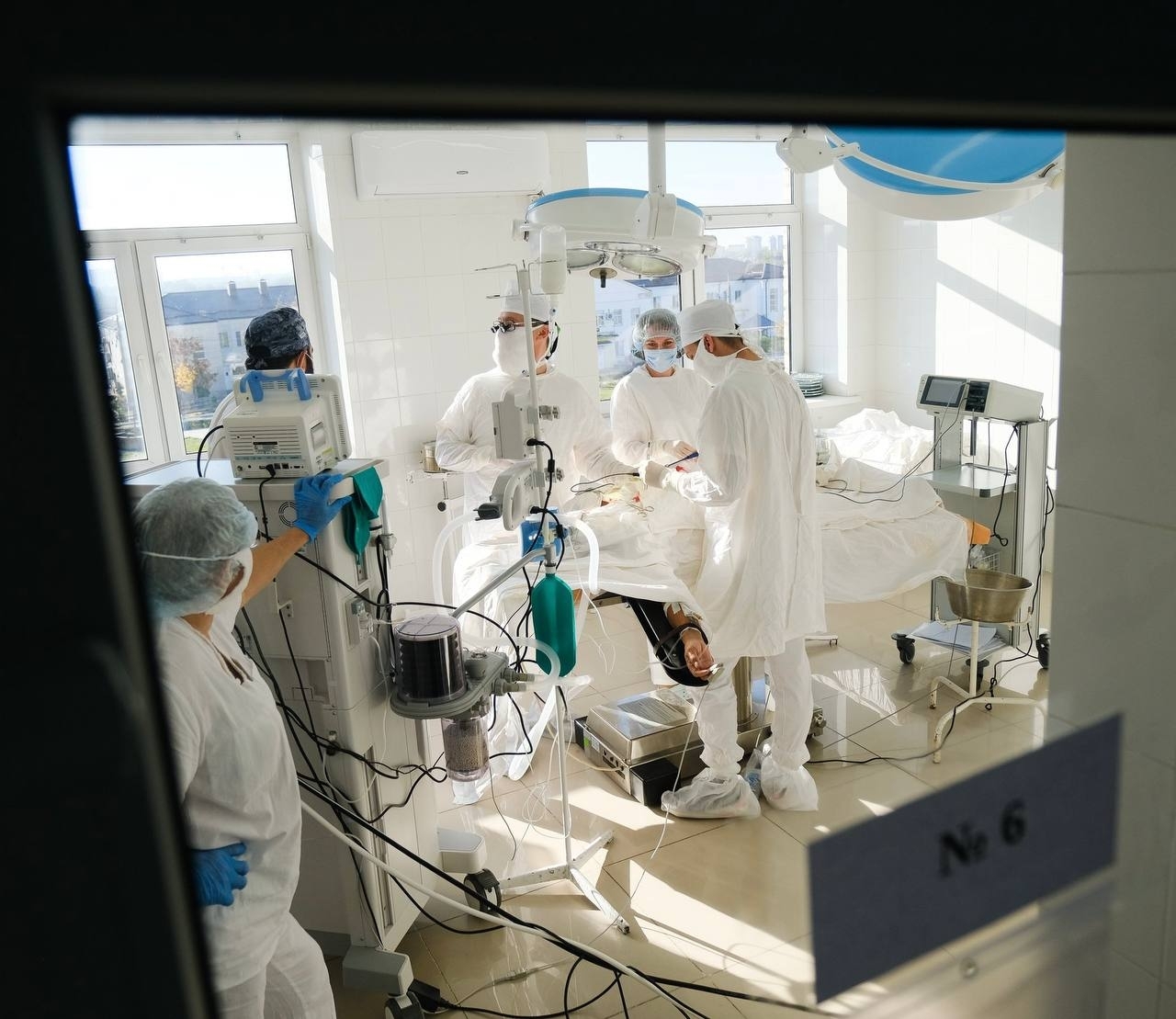 Астраханские сосудистые хирурги спасли человека от ампутации ноги