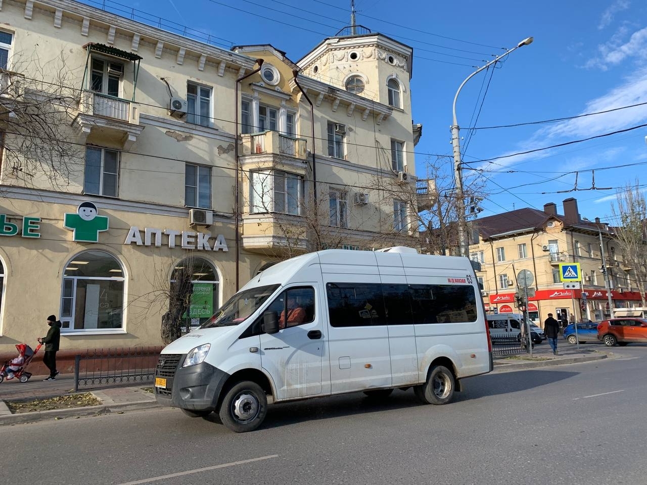Полицейские накажут астраханского маршрутчика за езду на красный свет 