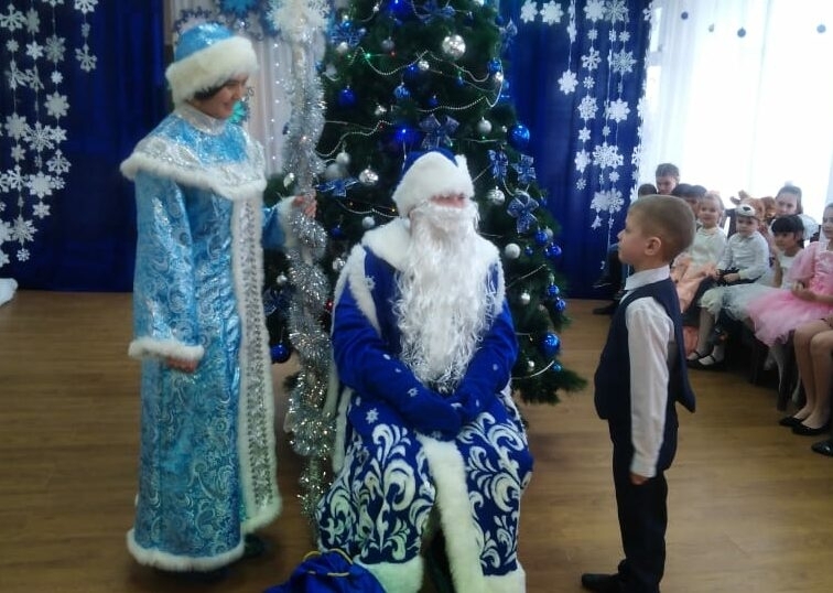 Астраханские работники ПривЖД провели предновогоднюю акцию