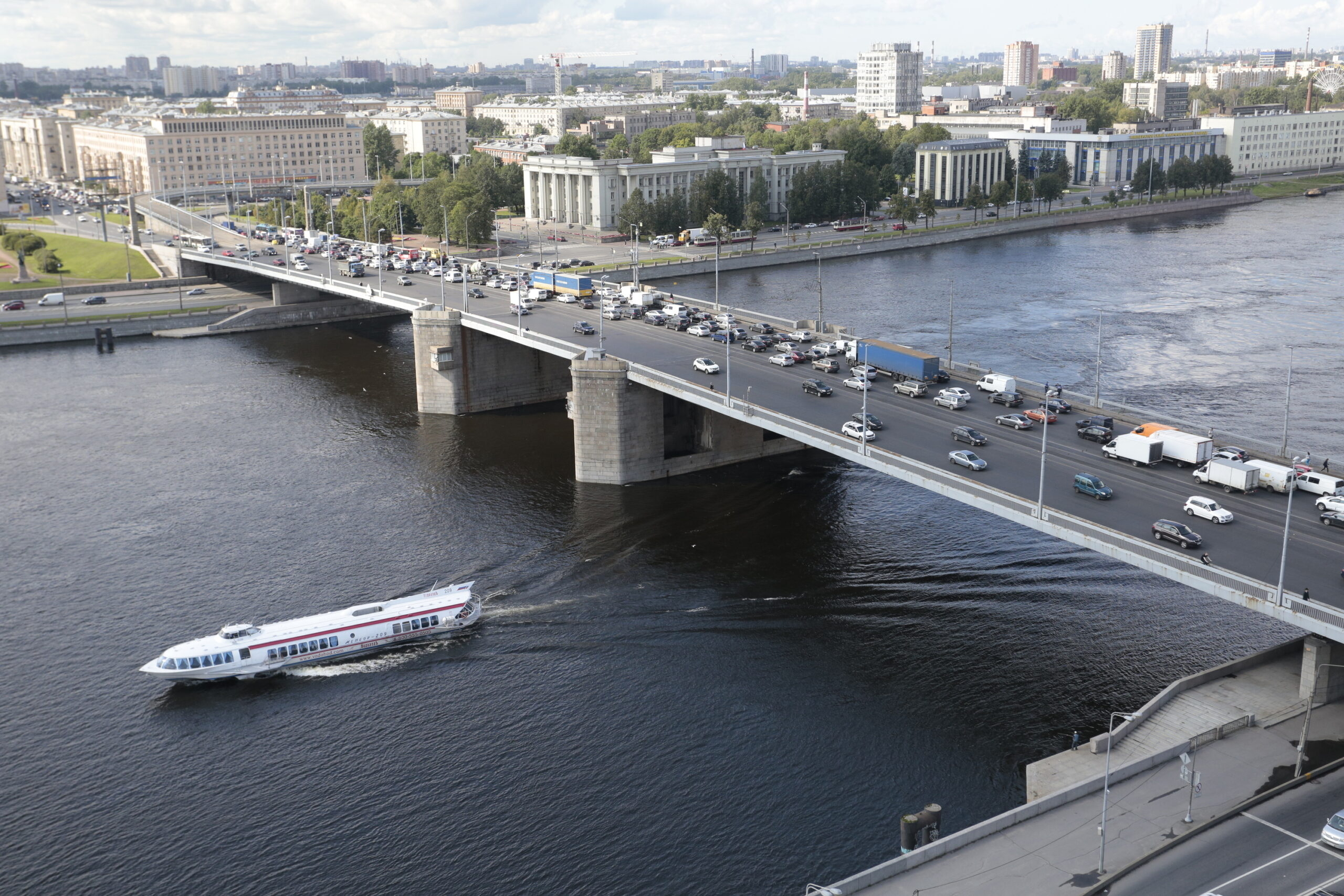 В Петербурге российско-индийское СП намерено организовать выпуск лодок-амфибий