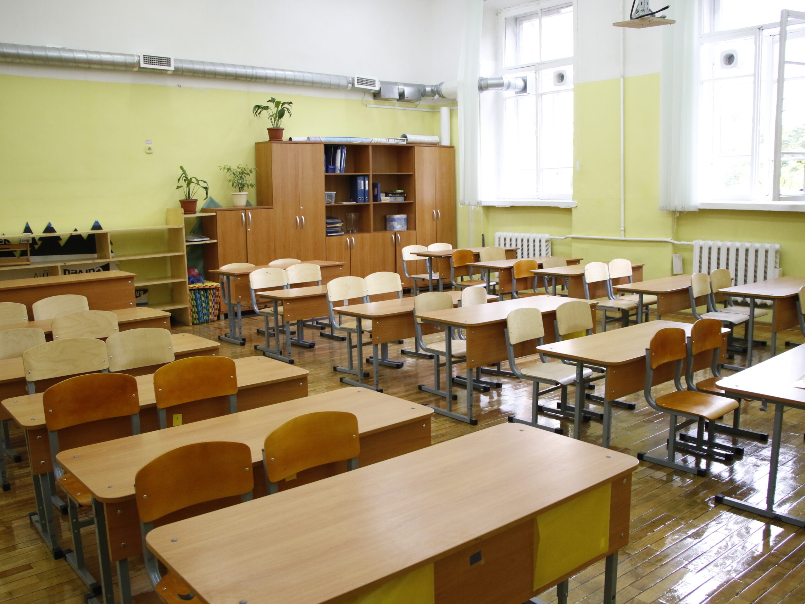 Почти 60 классов в Петербурге перевели на дистанционное обучение