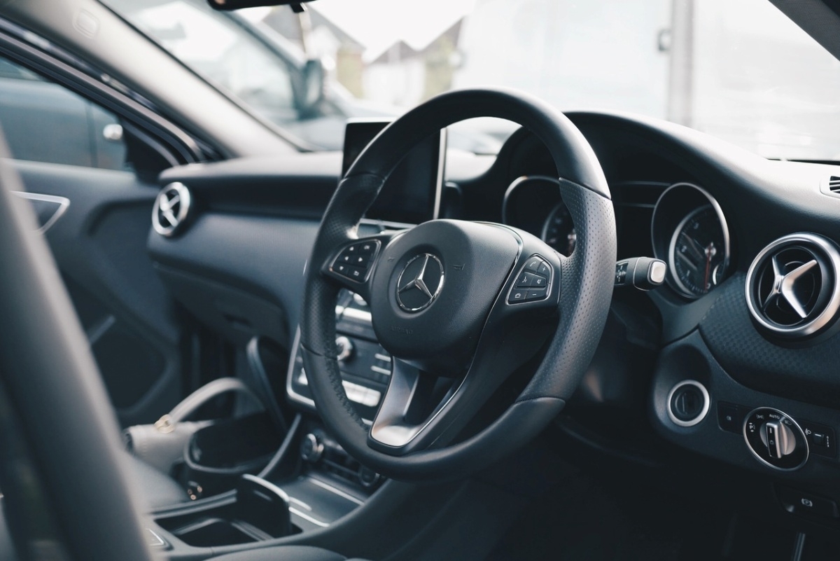Mercedes-Benz отключил дилеров в России от ПО