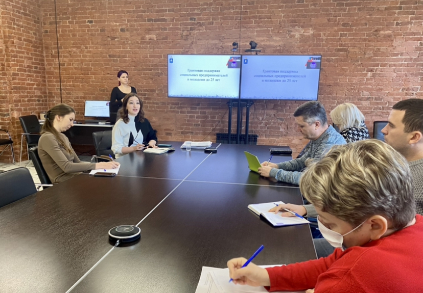 Астраханским предпринимателям рассказали о правилах использования грантов 