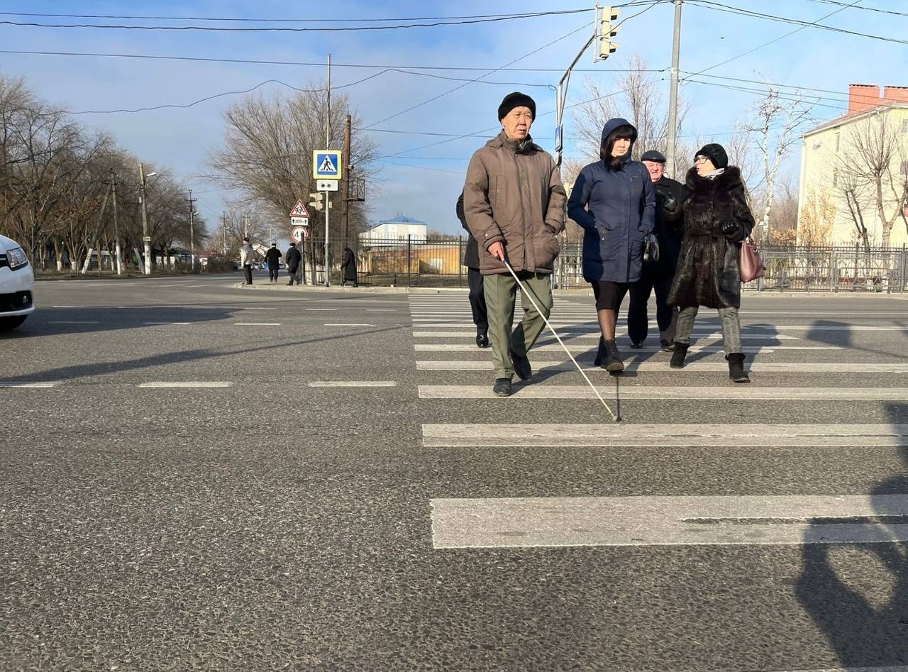 В Астрахани перекресток на Адмирала Нахимова проверили на качество безбарьерной среды 