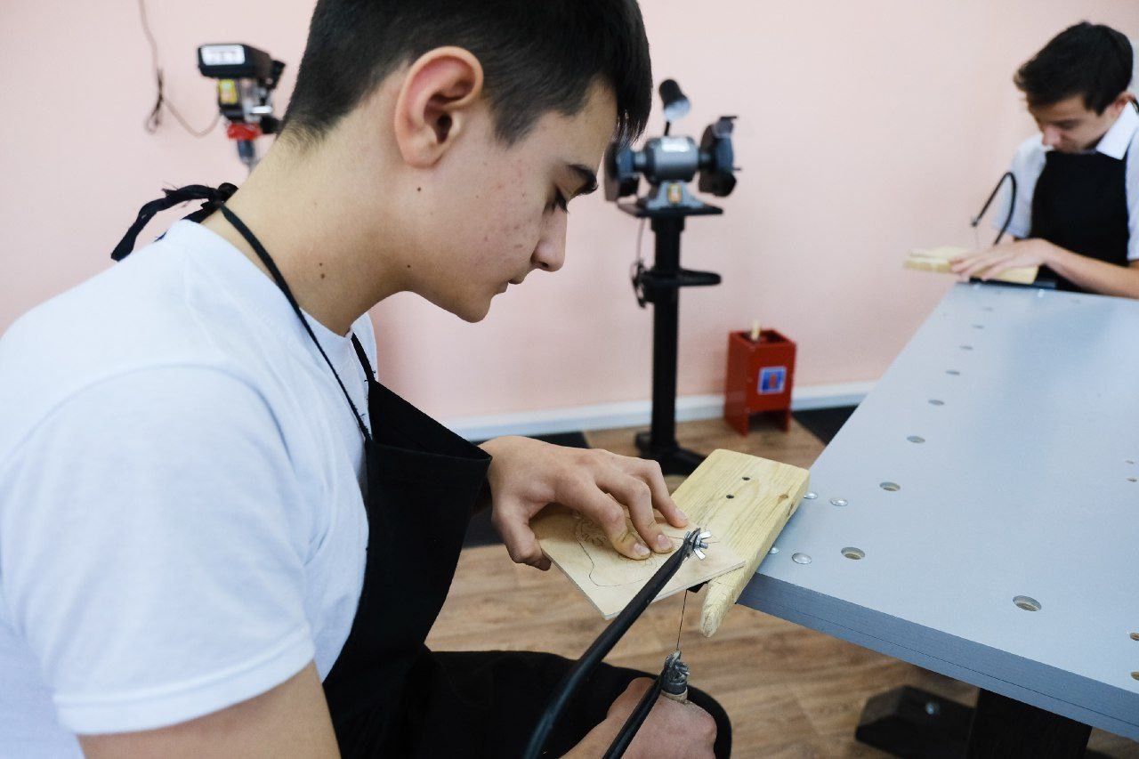 В селе Никольское Астраханской области привели в порядок кабинет для школьников 