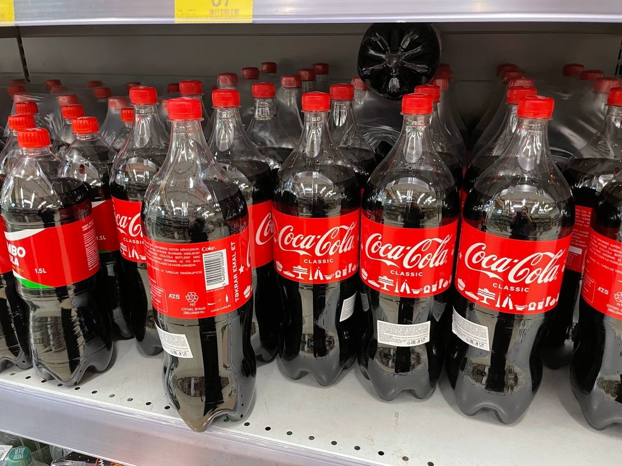 В магазинах Астрахани продают Coca-Cola из Азербайджана 