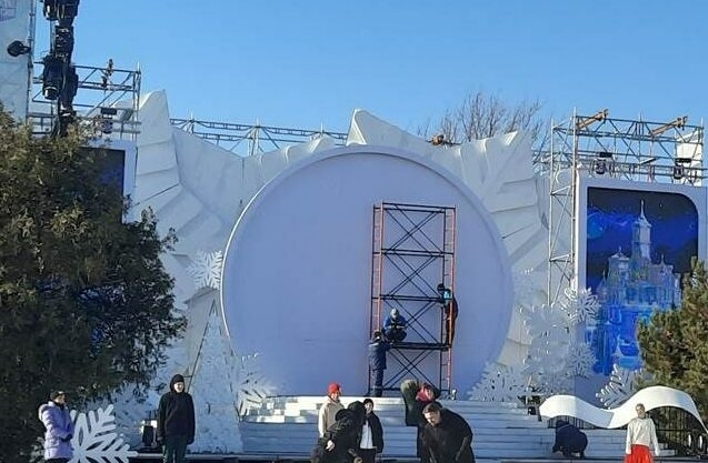 Компания «Россети Юг» занималась подключением елки в Астраханском Кремле 