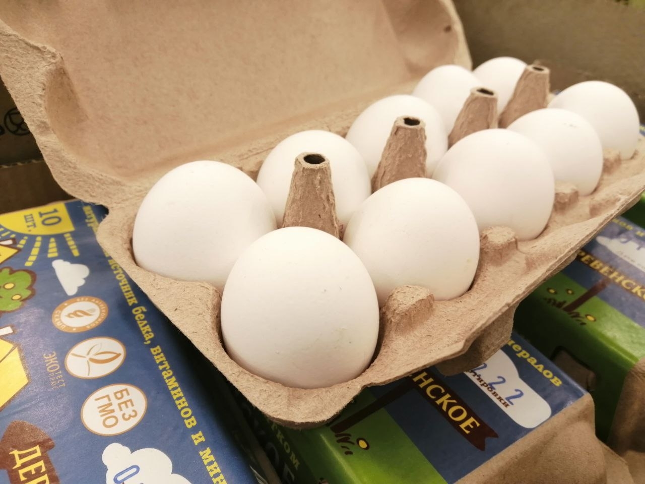 Торговые сети в Астрахани устроили распродажу куриных яйц