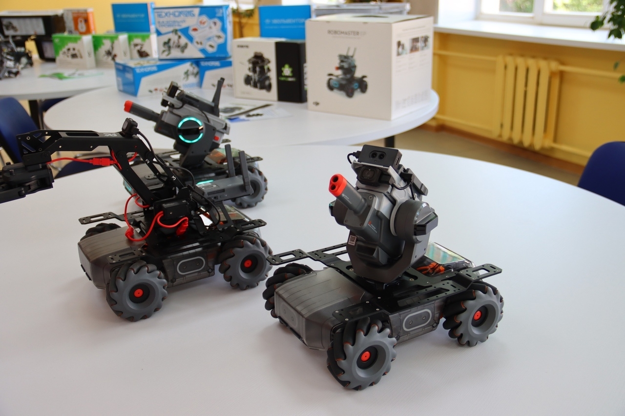 Юные астраханцы представили свое видение умных роботов