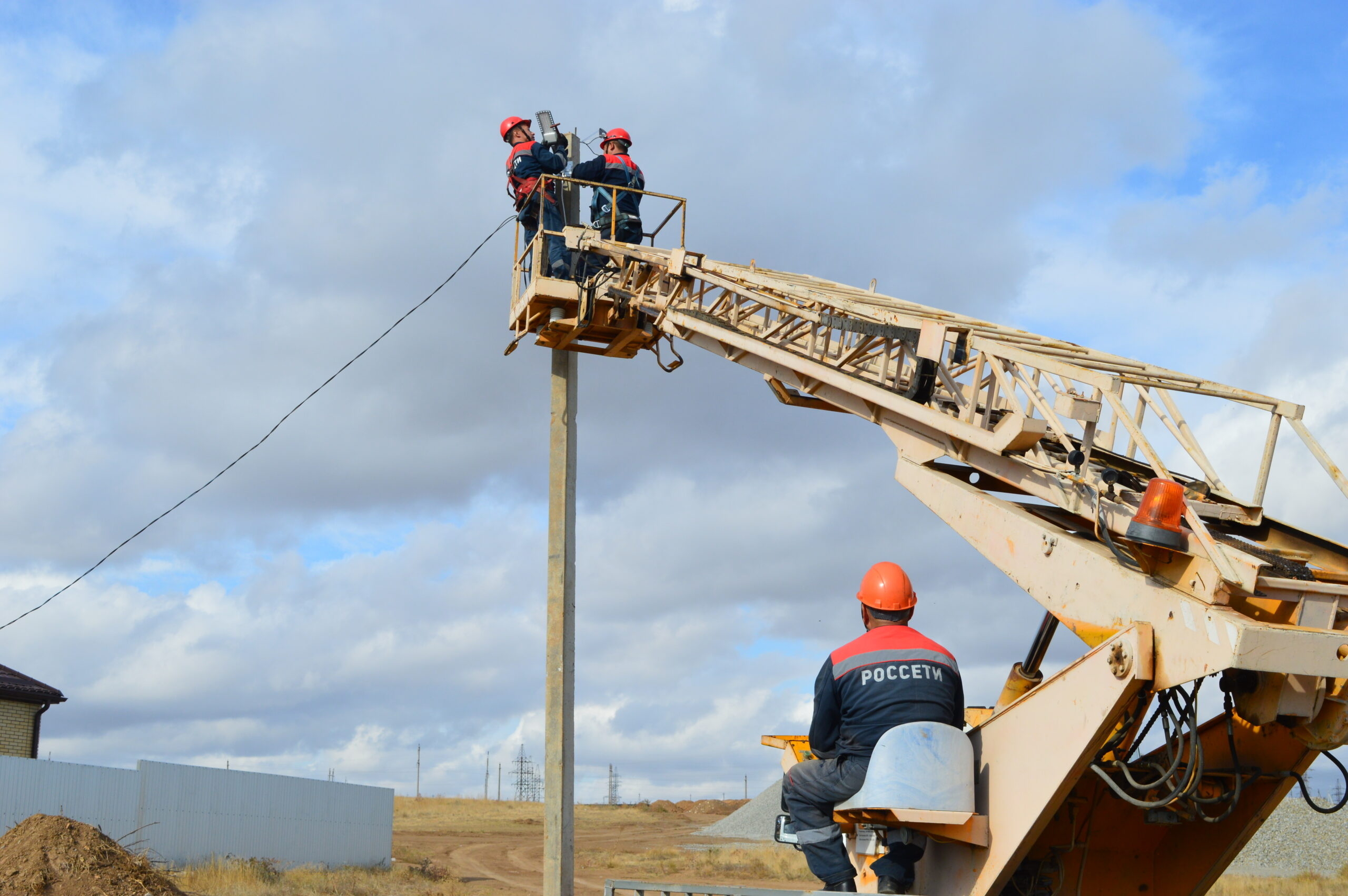 Астраханские «Россети Юг» отремонтировали энергообъекты в Володарском районе 