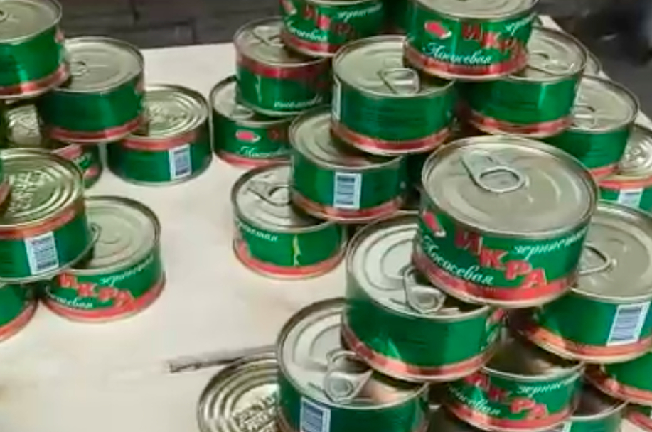 В Астрахани пресекли незаконную реализацию красной икры 