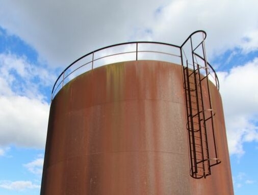 Главу астраханского предприятия «Никольское» подозревают в присвоении двух водонапорных башен