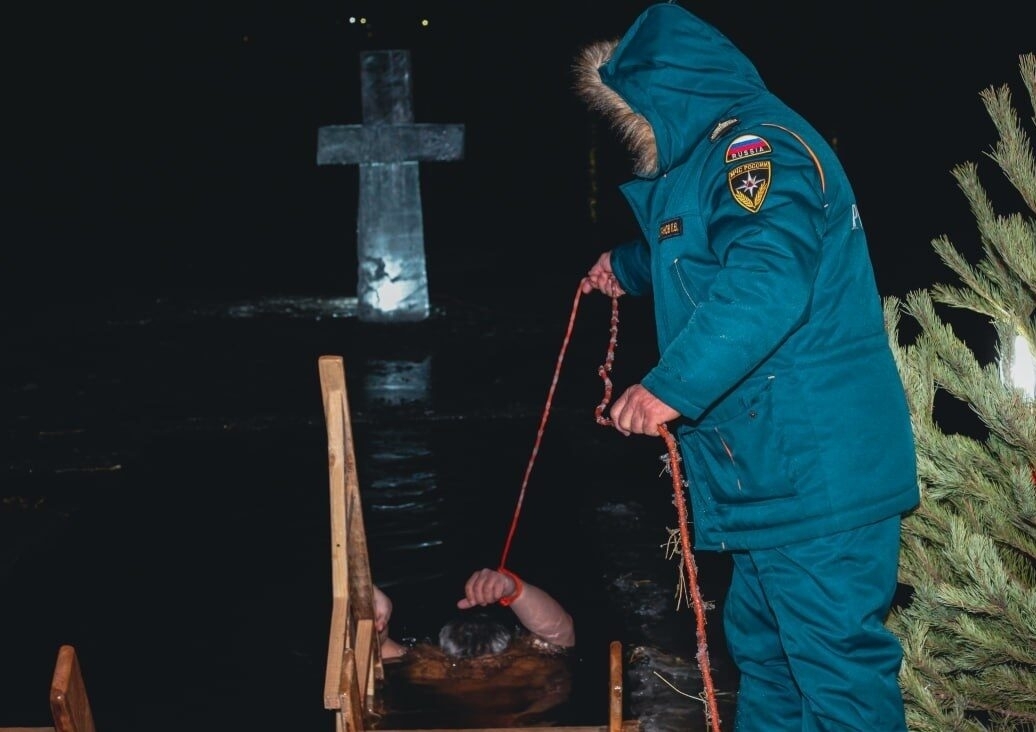 В Астрахани купания на Крещение прошли без происшествий 