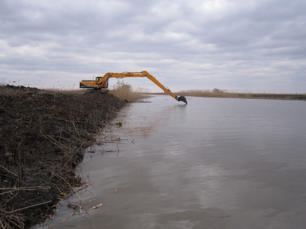 В Астраханской области построят шесть водопропускных сооружений 