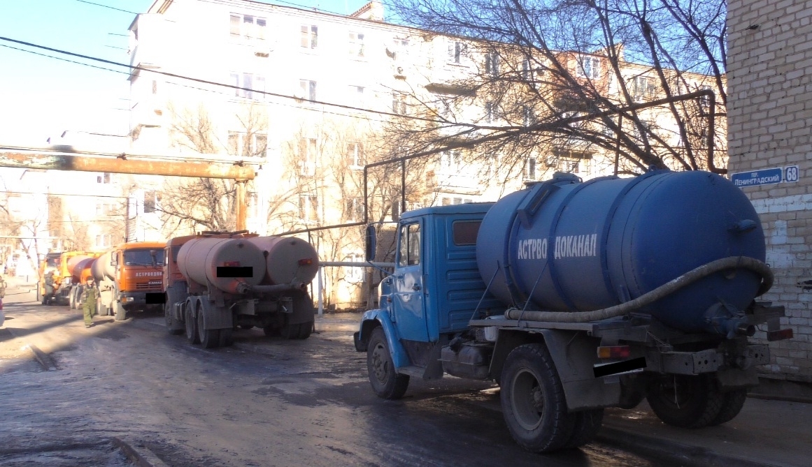 «Астрводоканал» круглосуточно устраняет аварию в Военном городке 