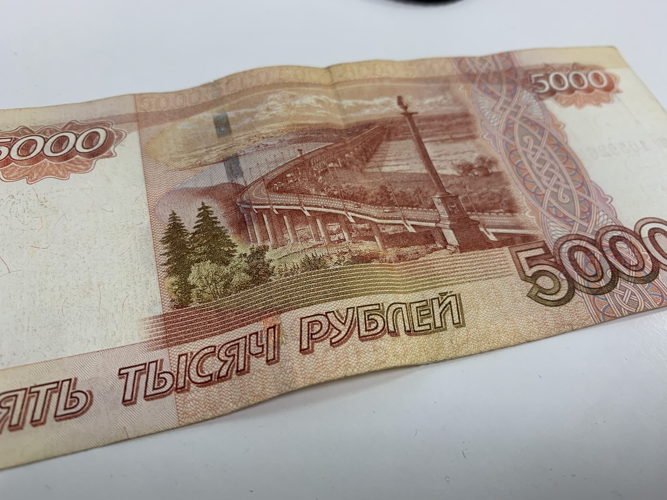 Астраханское агентство недвижимости выплатило 107 тысяч за незаконное увольнение  