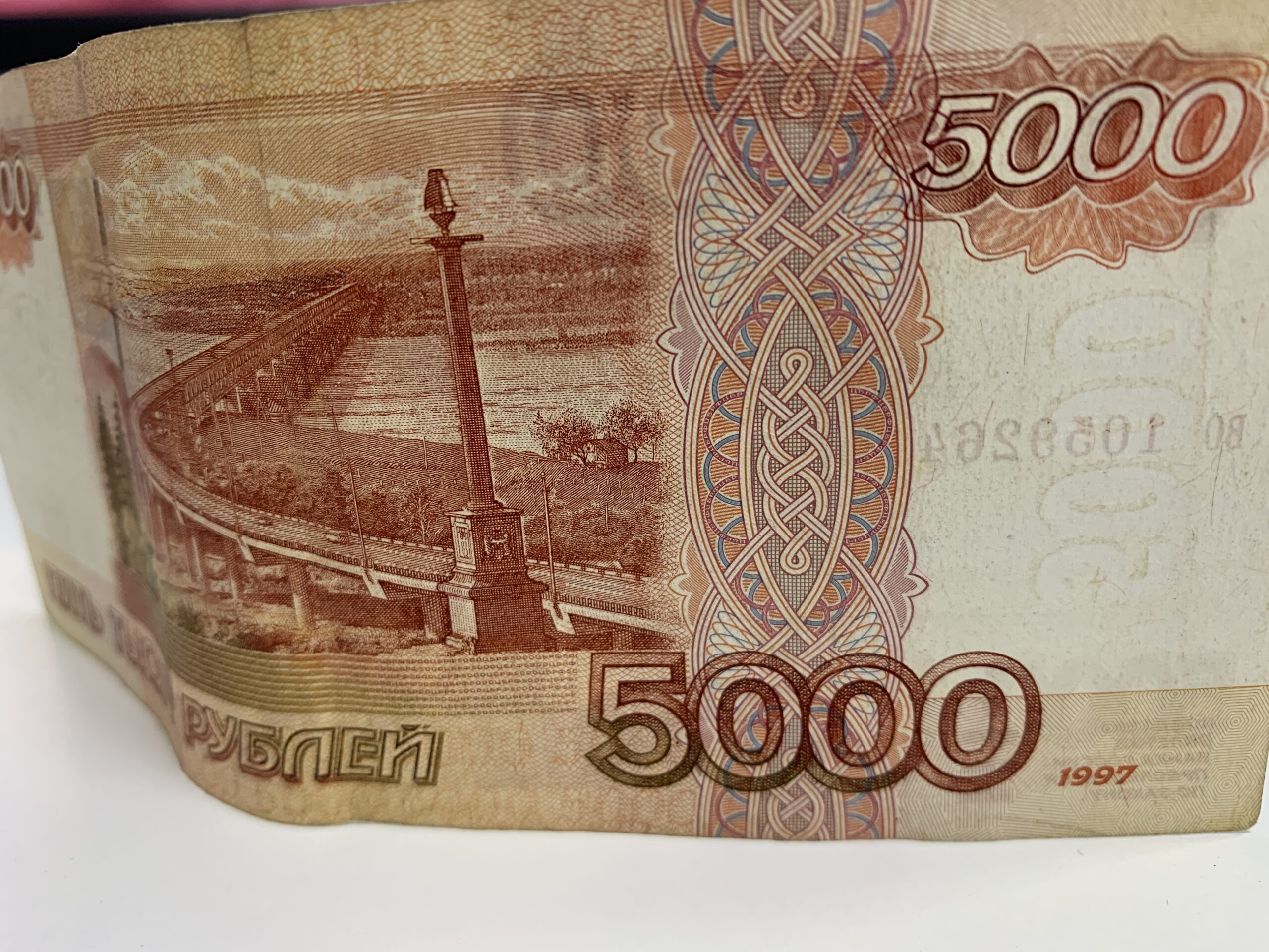 Астраханская область оказалась в середине списка по уровню долгов населения