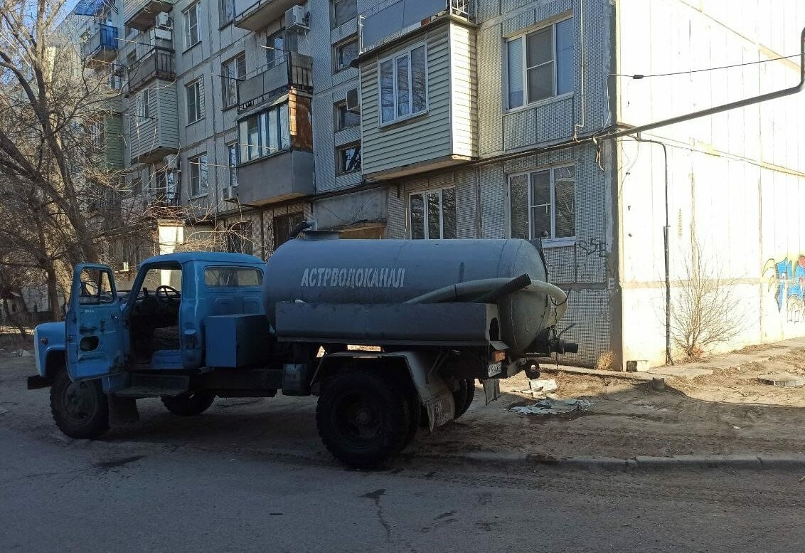 В Астрахани при устранении аварии в Военном городке нашли странный мусор 