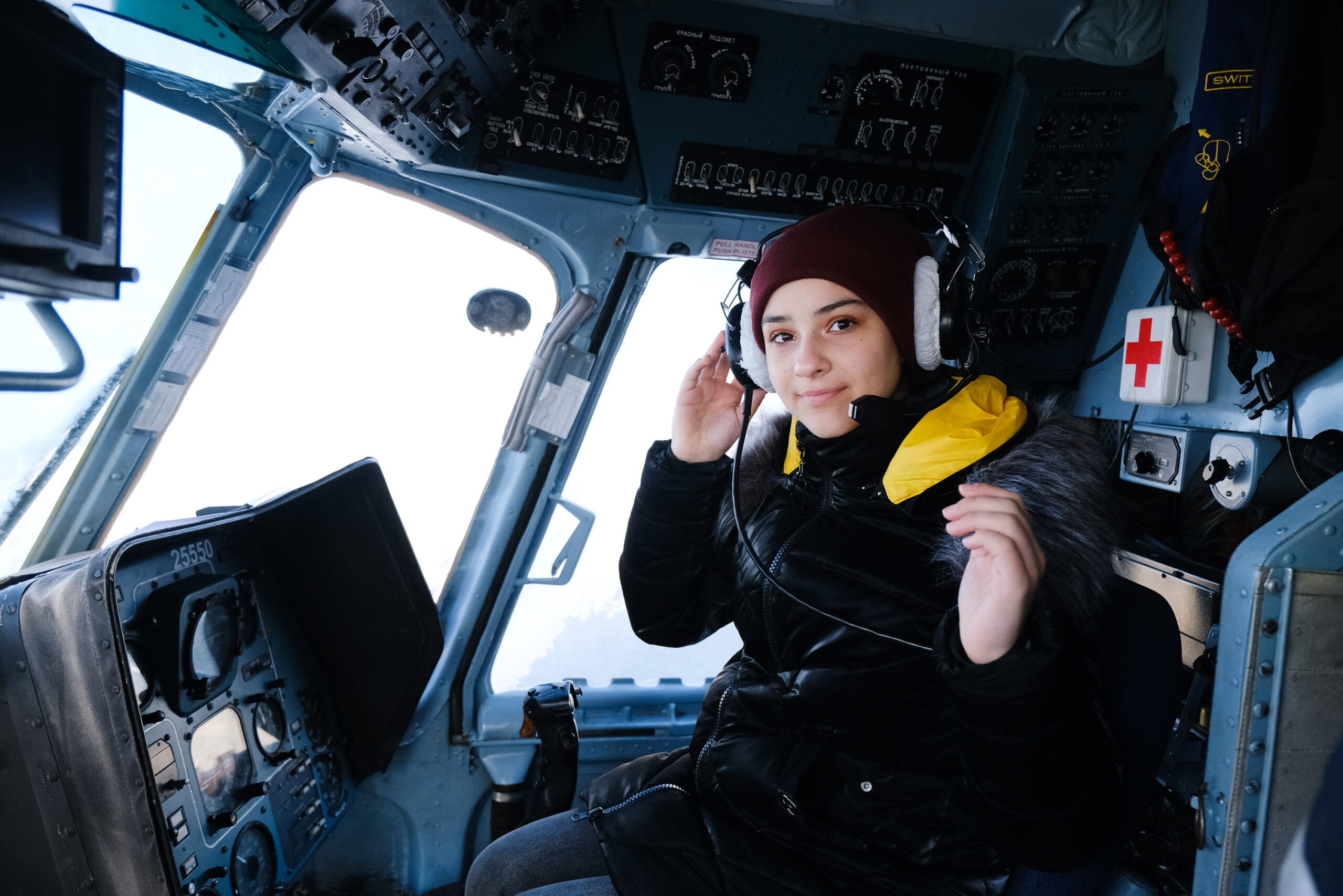 «Елка желаний» помогла четырем юным астраханцам оказаться в кабине вертолета