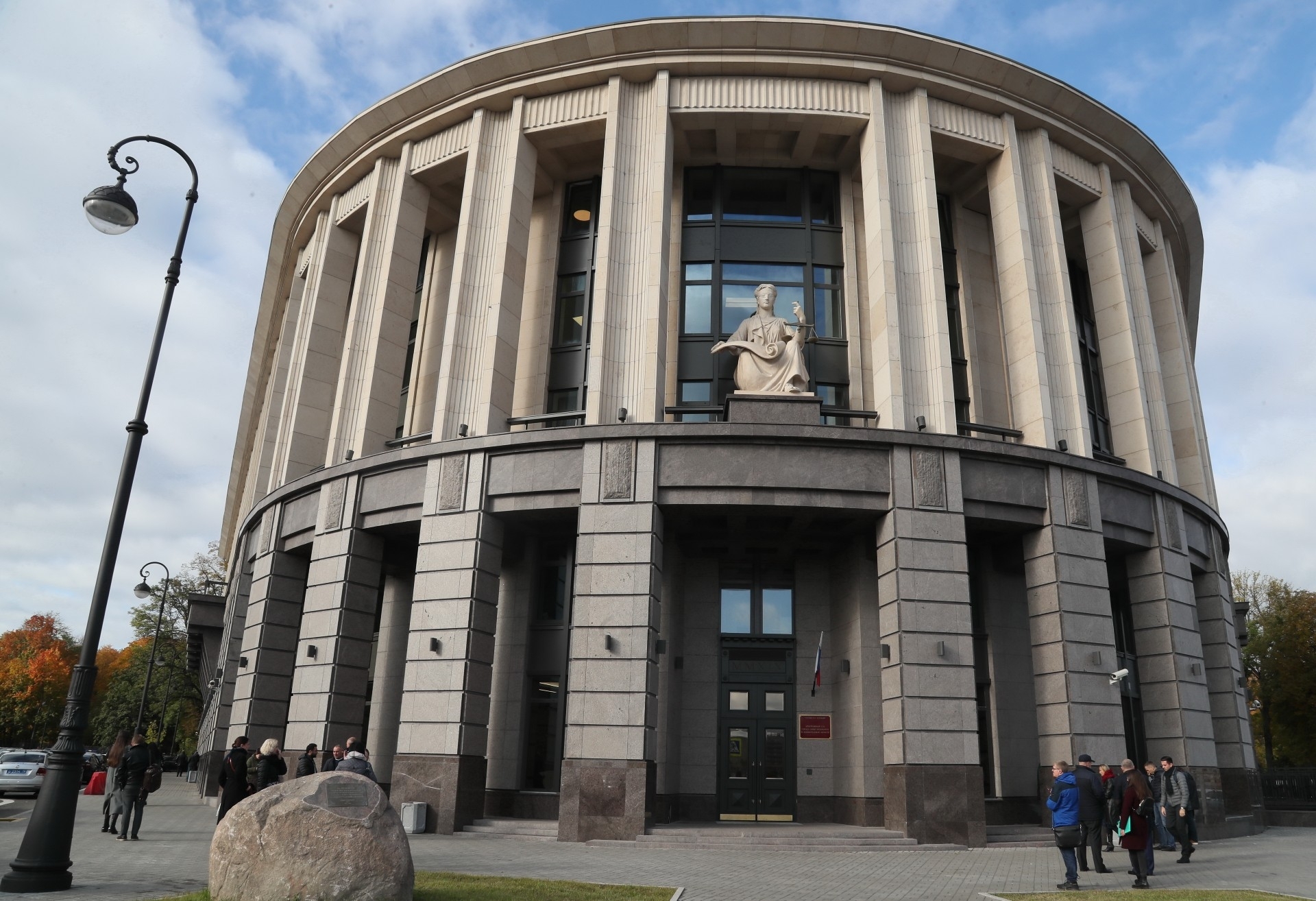 Петербургский суд приостановил разбирательство Русхимальянса и Unicredit Bank
