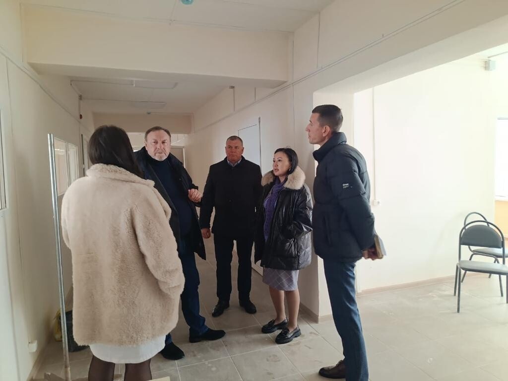 Астраханский минздрав посетил медучреждения Черноярского района