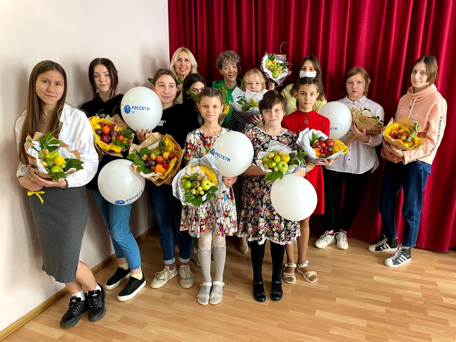 Сотрудники астраханского филиала «Россети Юг» навестили воспитанниц центра «Улитка» 