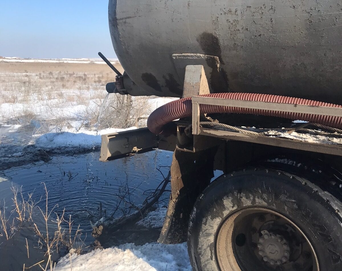 В Приволжском районе зафиксировали два «излюбленных» места для незаконного слива отходов