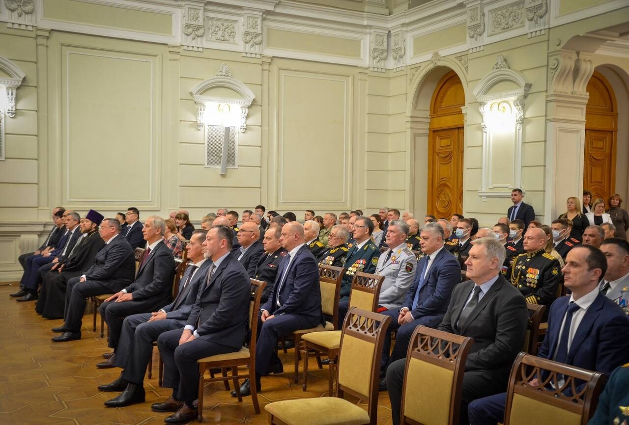 Лучшие сотрудники астраханской полиции получили награды 