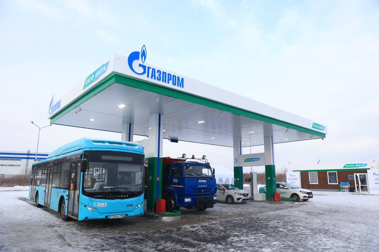 Вице-губернатор Кирилл Поляков принял участие в открытии трех новых газозаправочных станций