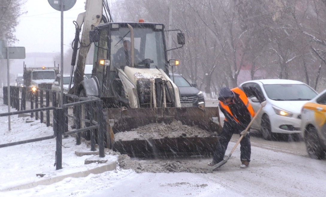 Борьбу со снегопадом в Астрахани проконтролирует спецштаб 