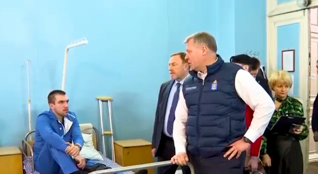 Губернатор навестил раненных бойцов в астраханском госпитале 