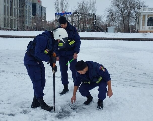 Средняя толщина льда на водоемах Астрахани достигла 26 сантиметров 