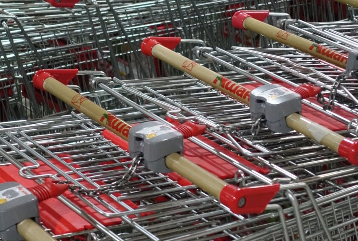 Auchan заявил, что не финансировал сбор гумпомощи для военных РФ