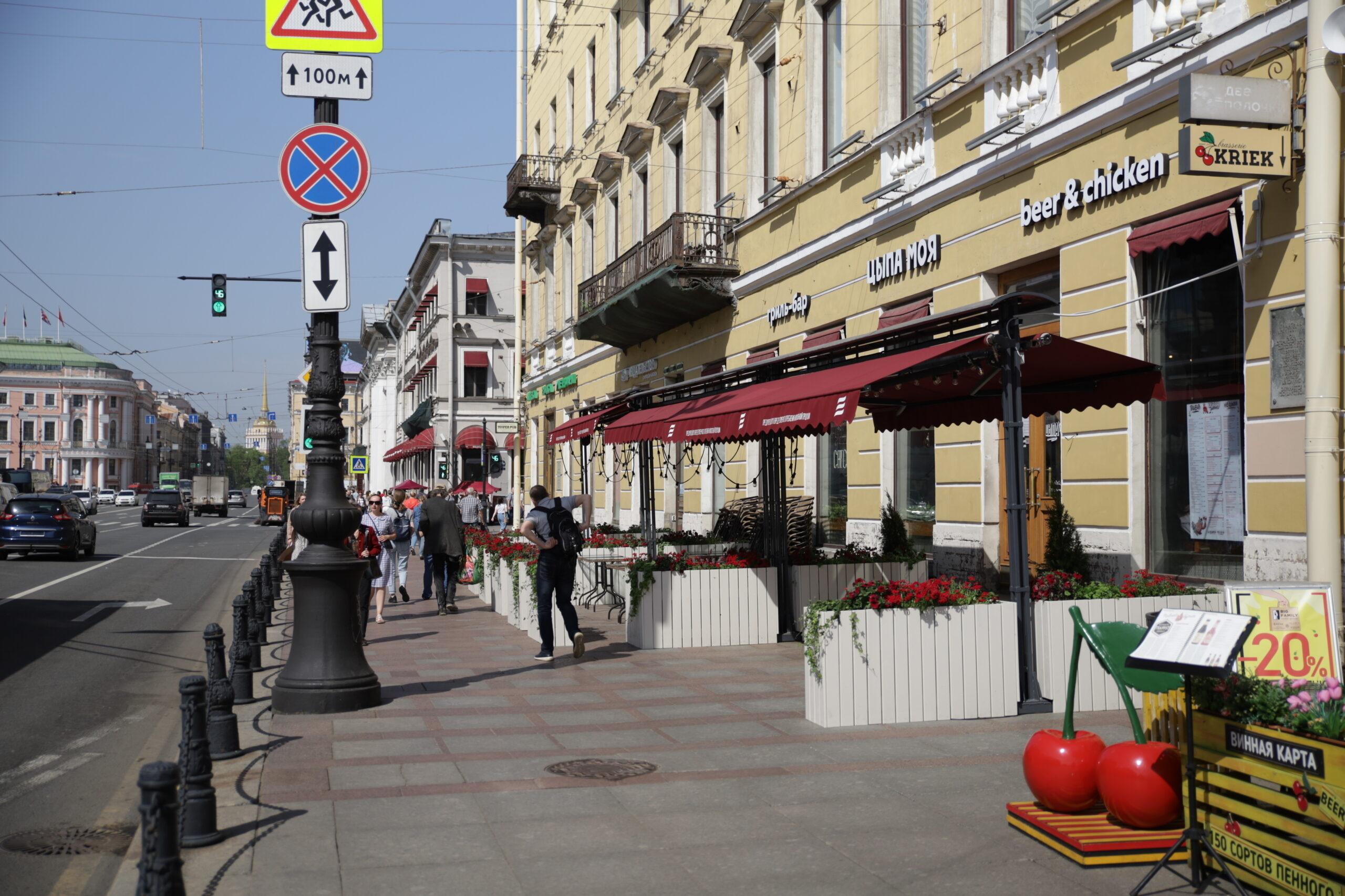 За год в центре Петербурга открыли более ста торговых точек