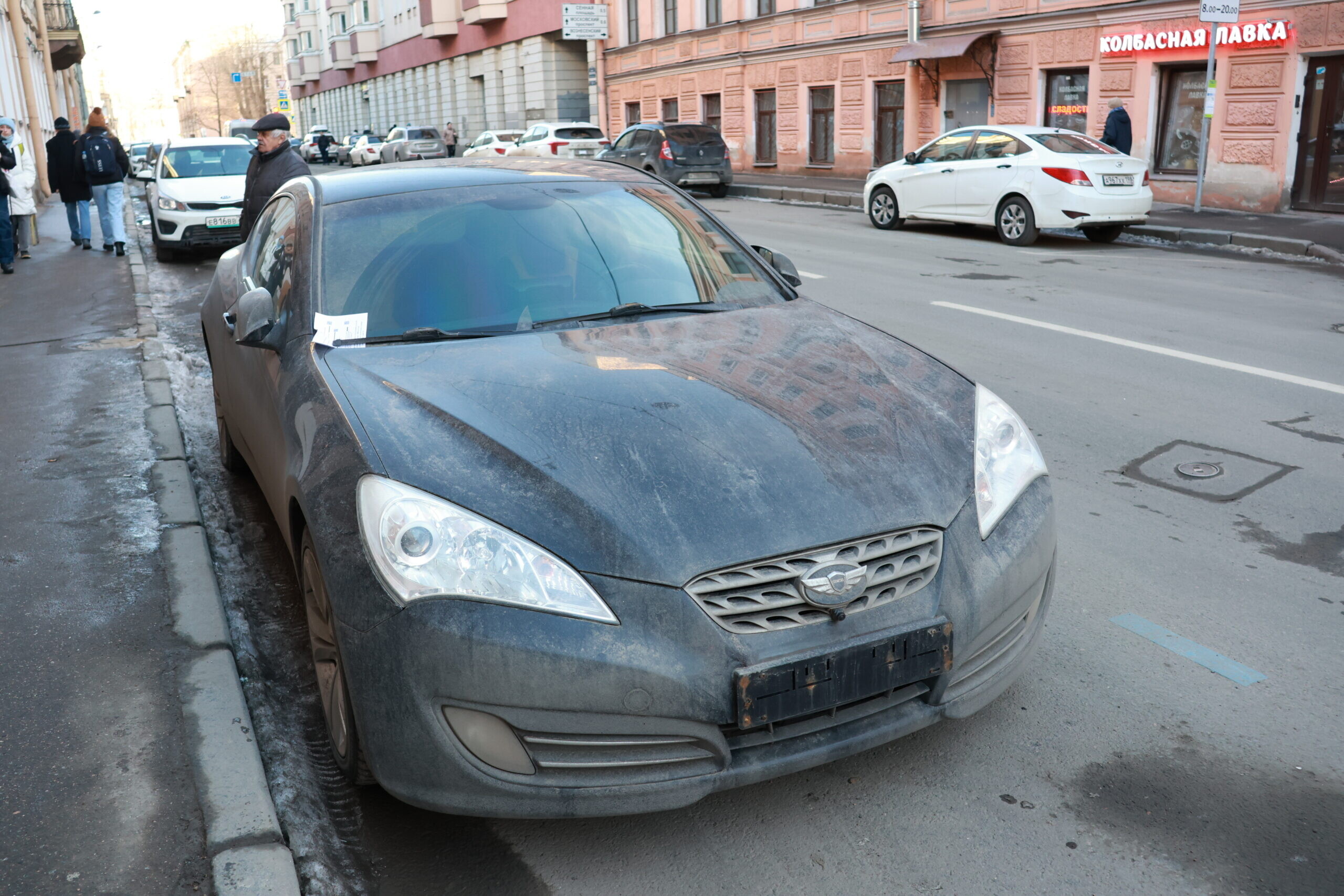 Эксперт: платная парковка избавит Петербург от парковочного хаоса
