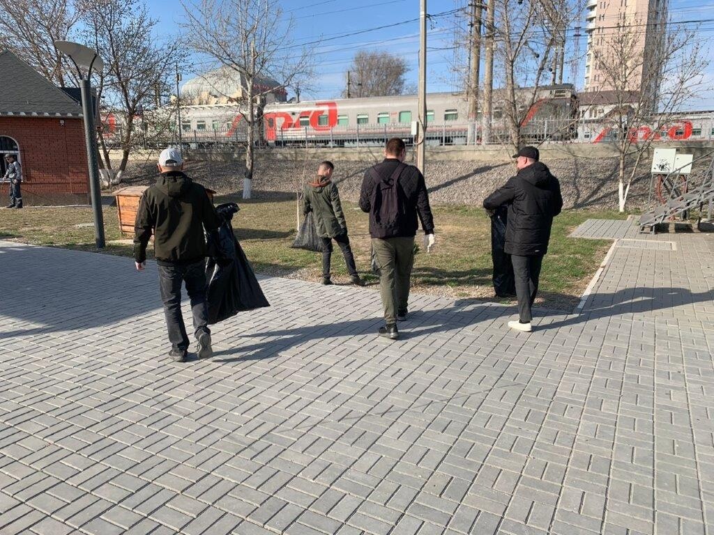 Сотрудники ПривЖД присоединись к «Дням чистоты» в Астрахани 