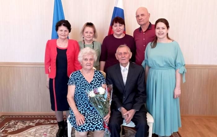Астраханская семья отметила бриллиантовую свадьбу