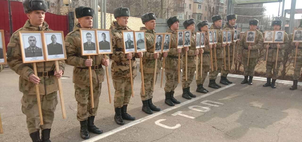 В Астрахани военные почтили память погибших сослуживцев