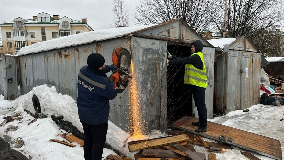В Петербурге начали сносить гаражный кооператив на Солдата Корзуна
